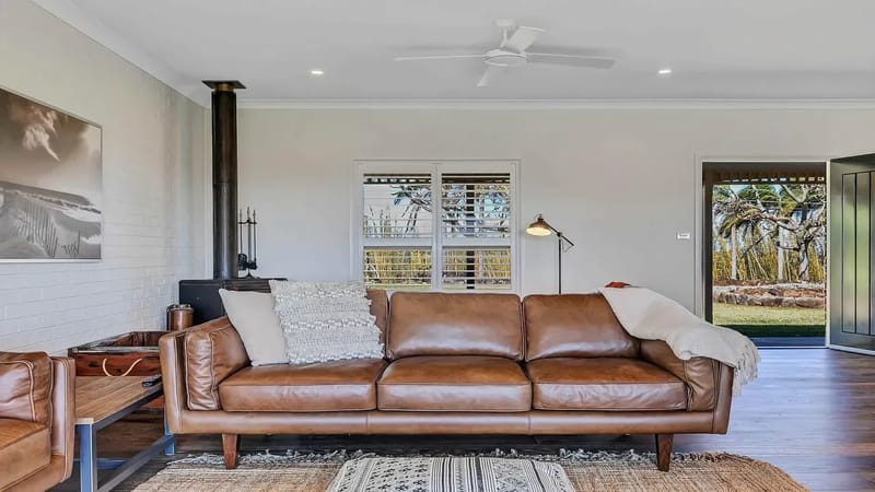 Paul’s Farmhouse – 4 BR rural retreat with views