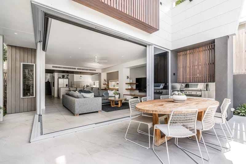 Kokos Beach House 1 – beachside luxury with pool