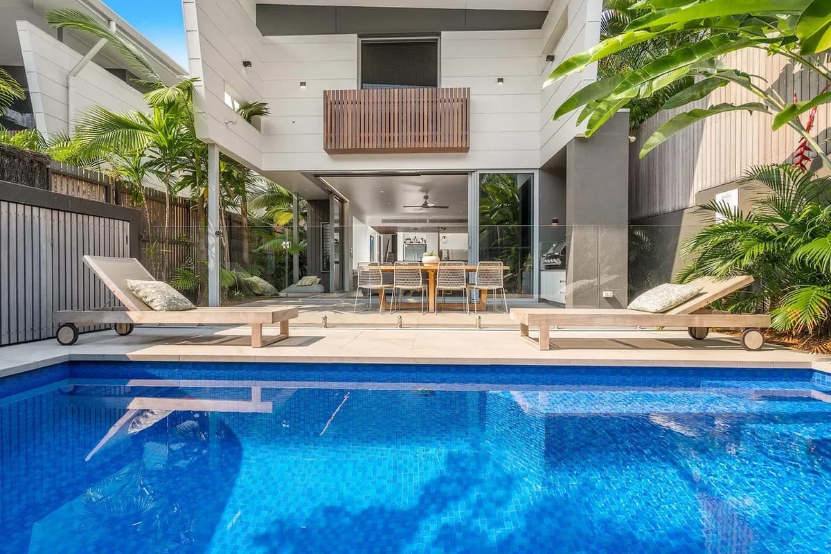 Kokos Beach House 1 – beachside luxury with pool