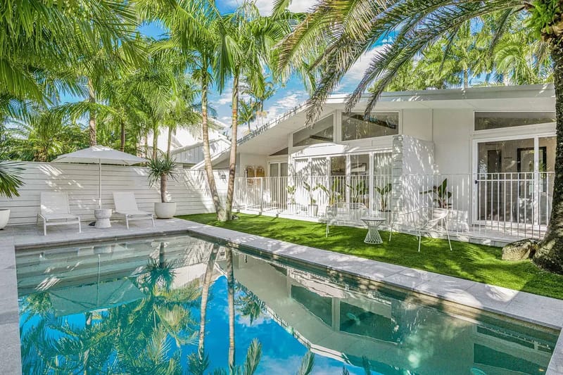 The Chalet – designer 3 BR retreat with pool