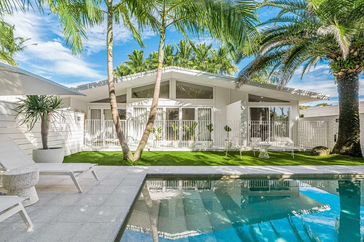The Chalet – designer 3 BR retreat with pool