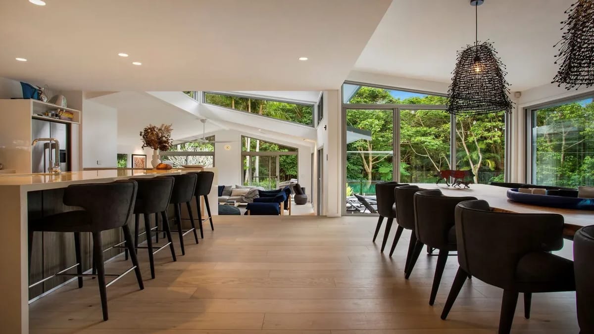 Tranquil Oasis – walking distance to beaches