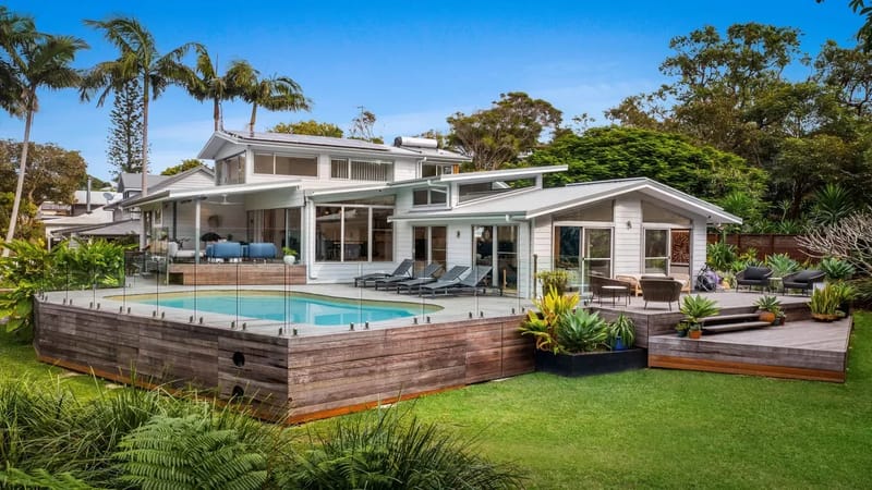 Tranquil Oasis – walking distance to beaches