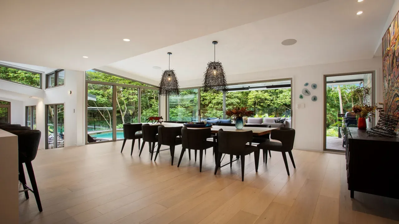 Tranquil Oasis – walking distance to beaches