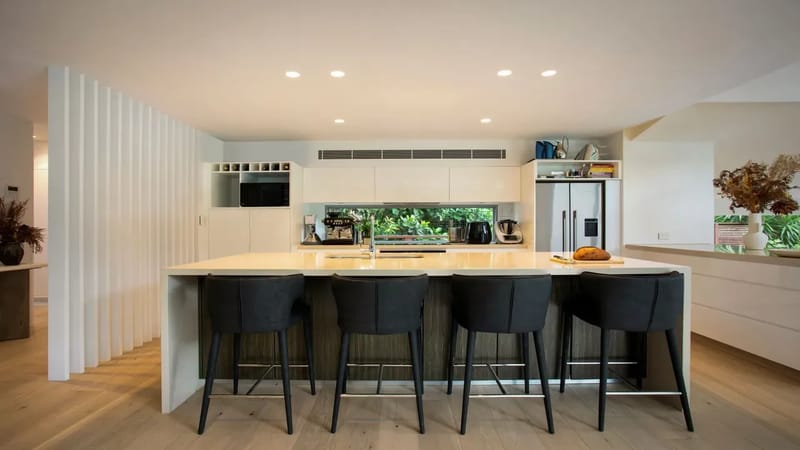 Tranquil Oasis – walking distance to beaches