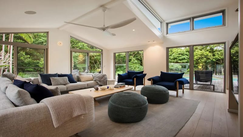 Tranquil Oasis – walking distance to beaches