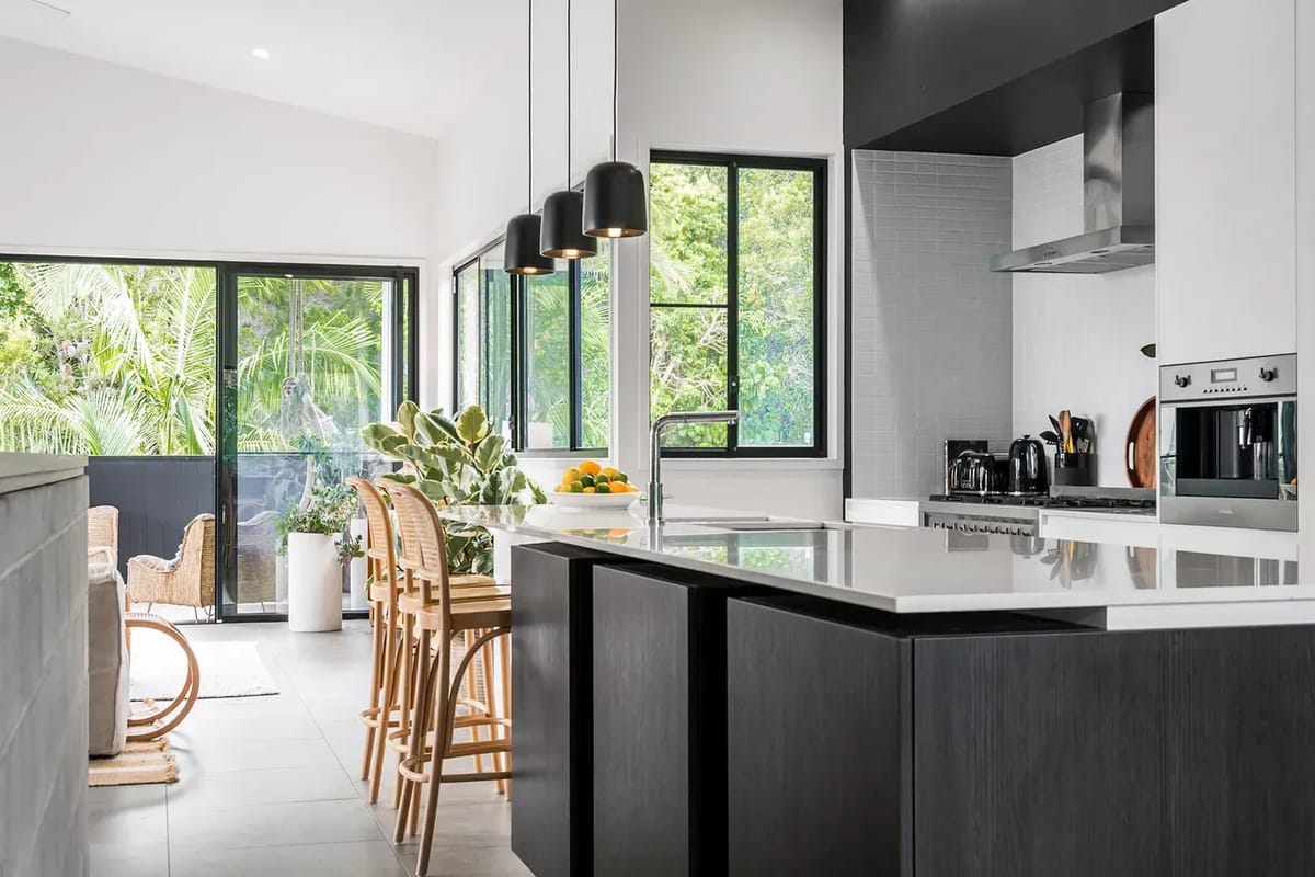 Melaleuca – luxury 4BR retreat with pool