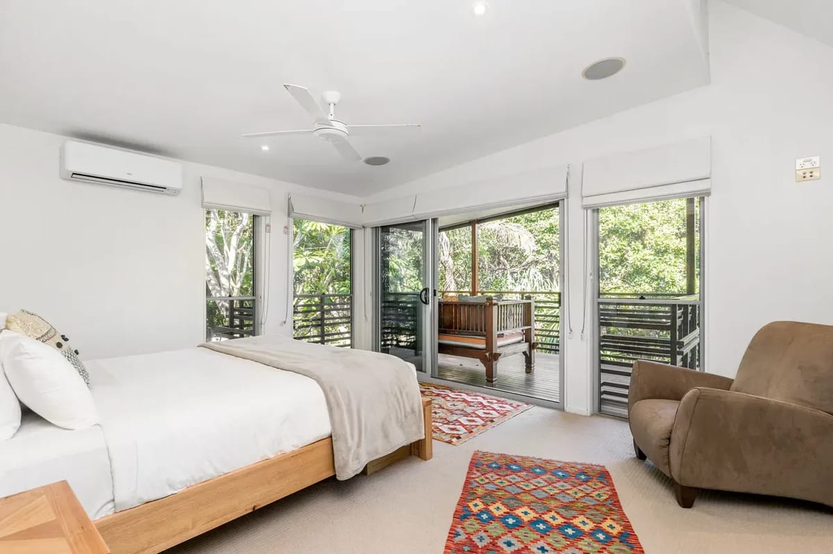 Ariels on the Beach – 4 BR beachfront home w. pool