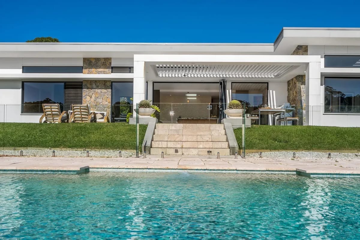 La Reserve – Broken Head retreat with pool