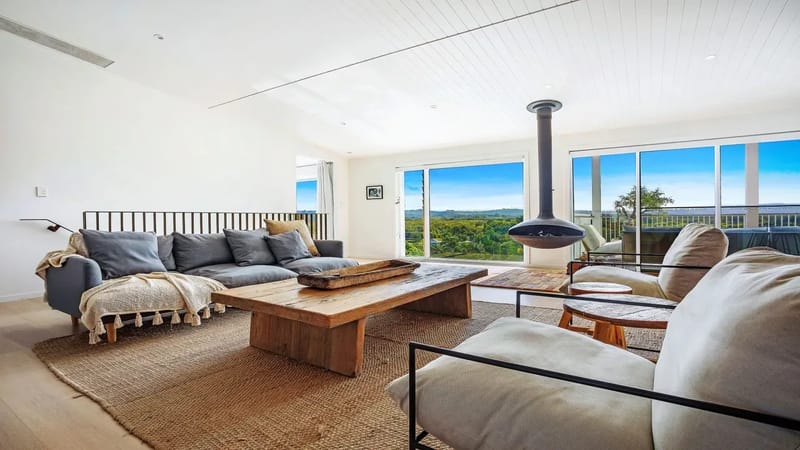 Twilight – hilltop retreat with pool & scenic views
