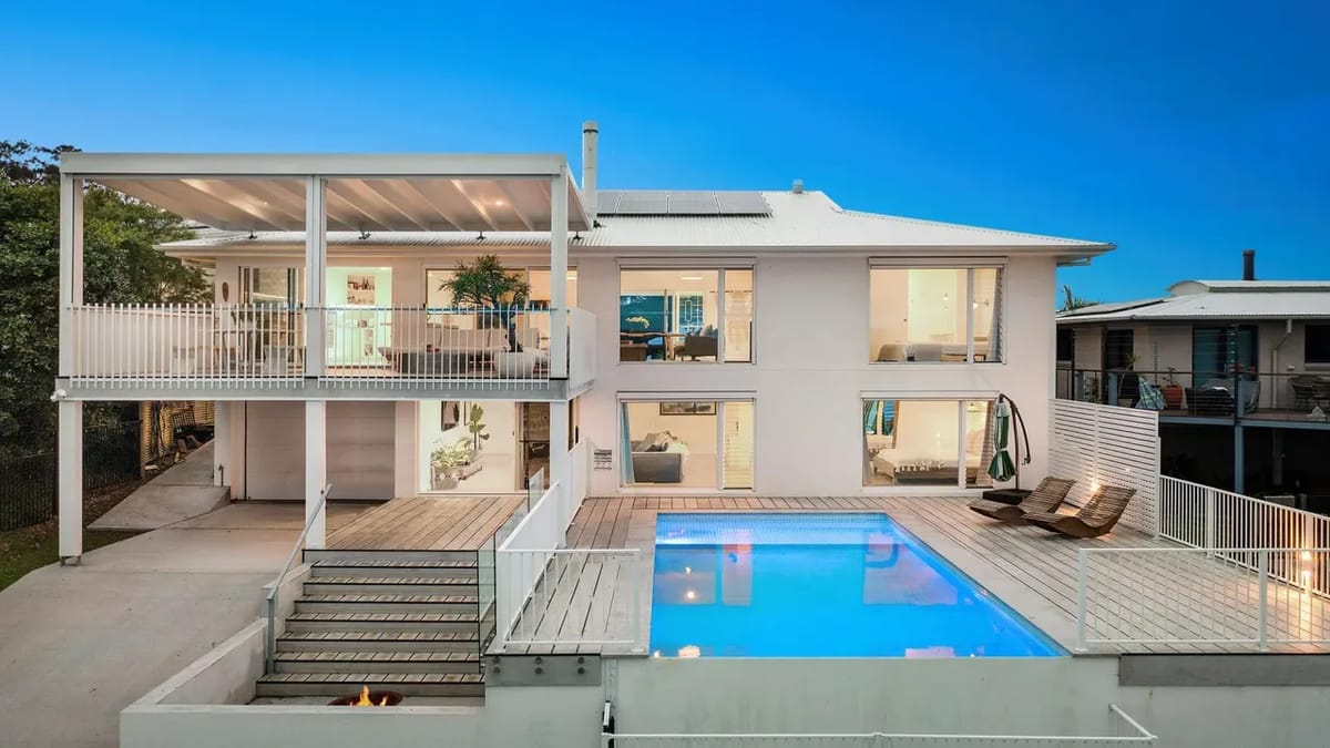Twilight – hilltop retreat with pool & scenic views