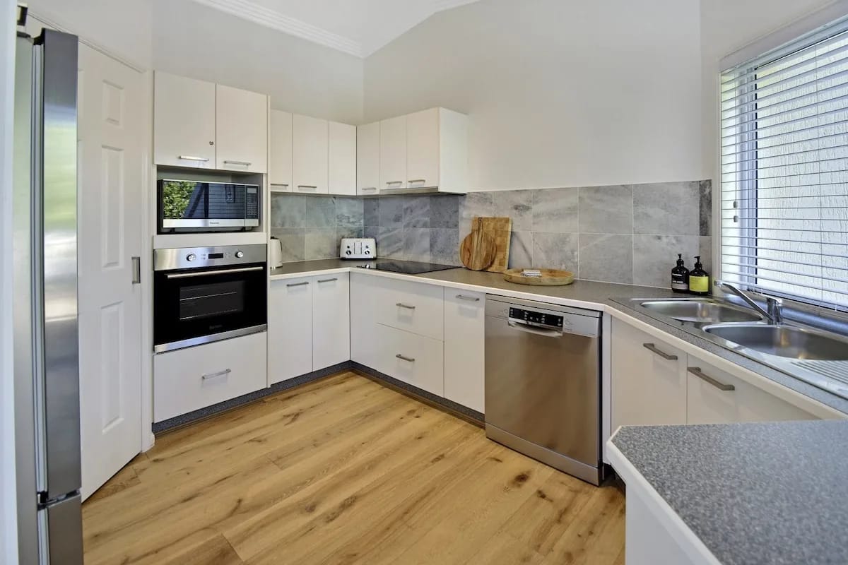 Advance Retreat On Sunrise Beach Noosa