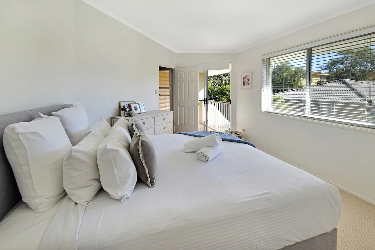 Advance Retreat On Sunrise Beach Noosa