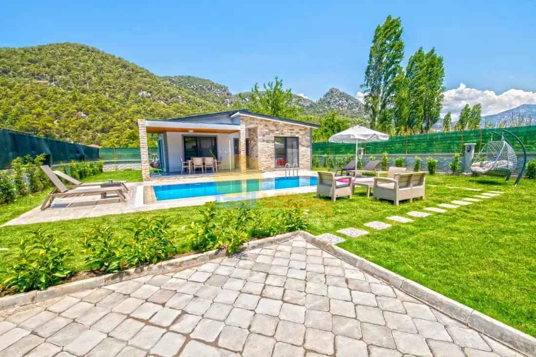 Villa Grey 2
