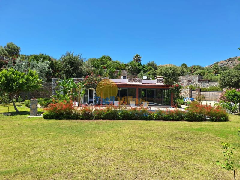 Villa Garden property photo