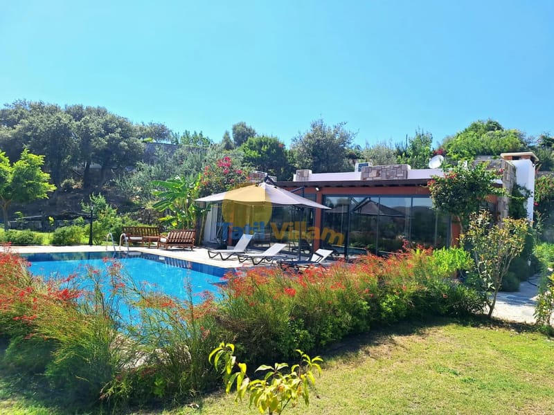 Villa Garden property photo