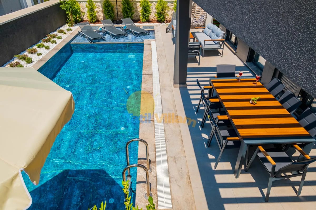 Villa Luna property view