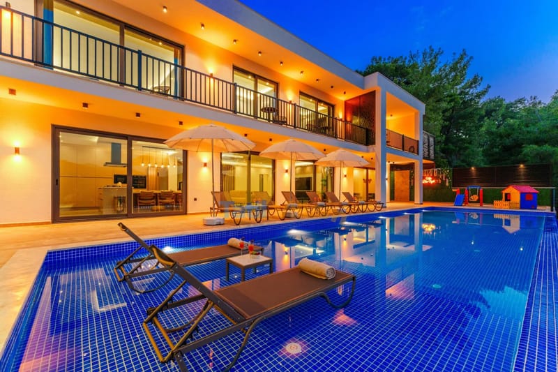 Villa Blue Night