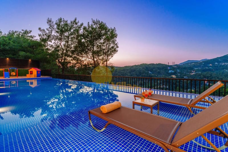Villa Blue Night