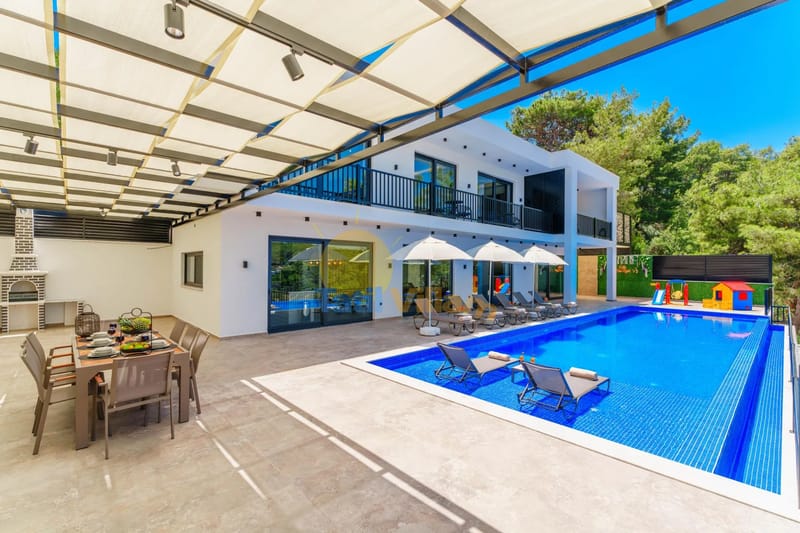 Villa Blue Night