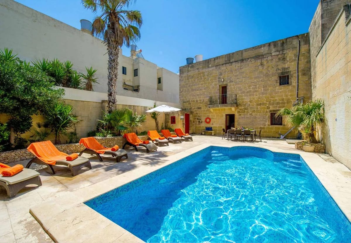 Malta holiday farmhouse with pool
