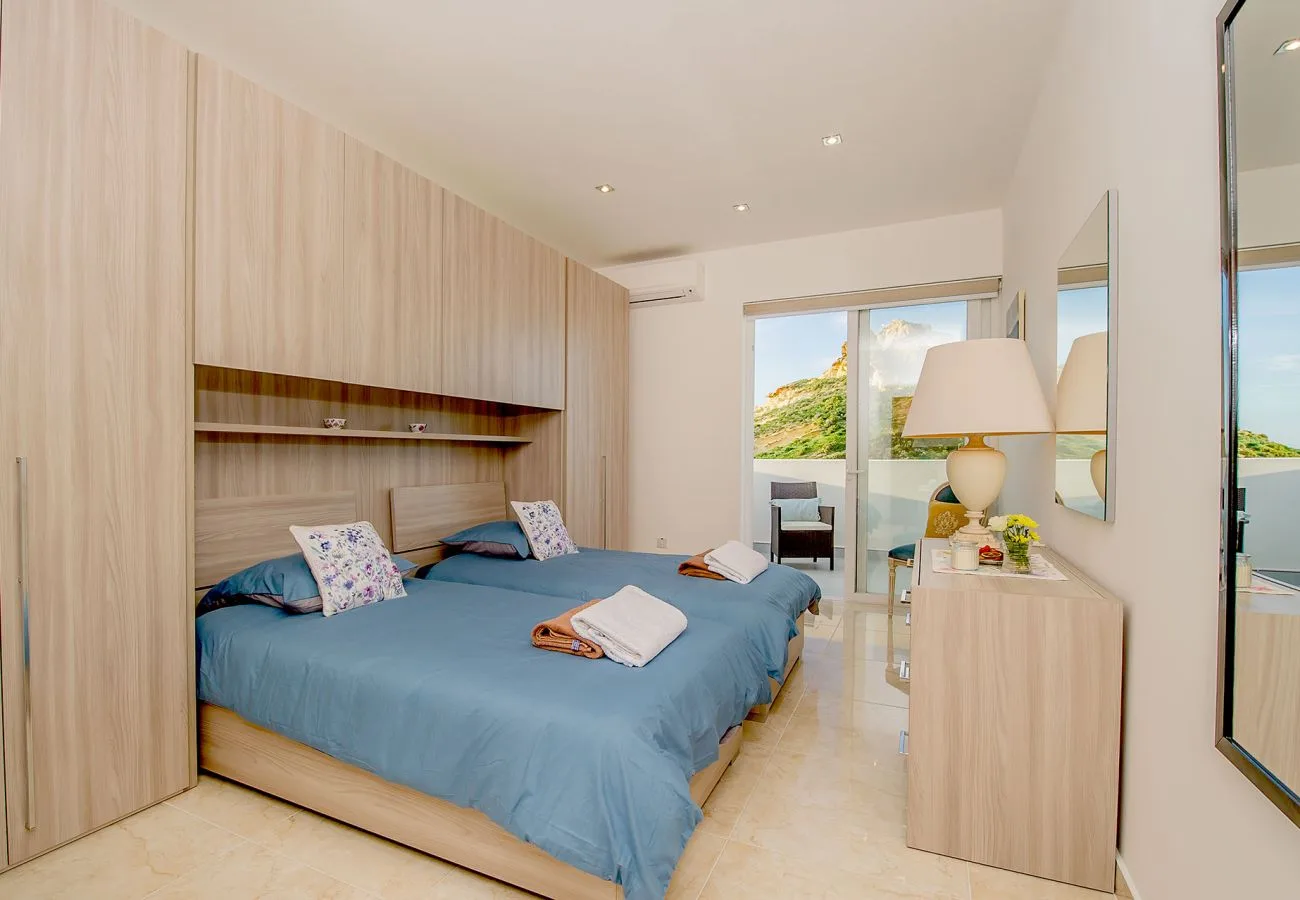 Apartment in Marsalforn - The Hillock Penthouse B17