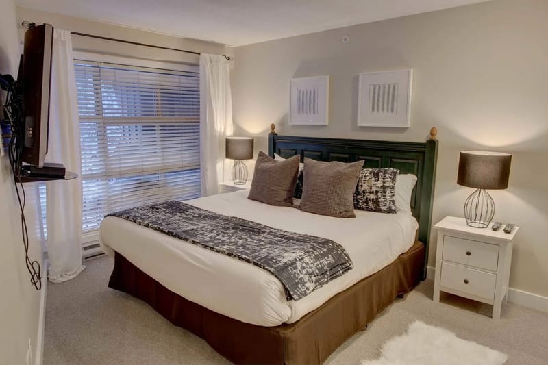 Dormitorio principal con una cama king