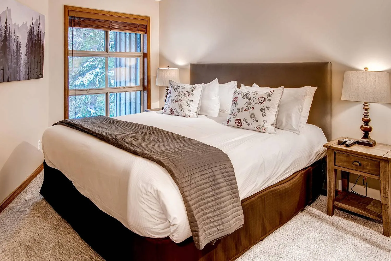Master Bedroom - with king bed, ensuite bathroom and TV