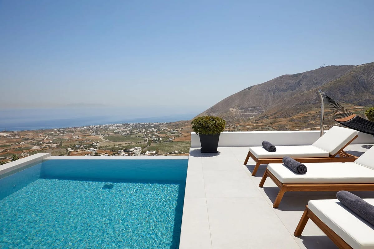 Lagoon Villa in Santorini