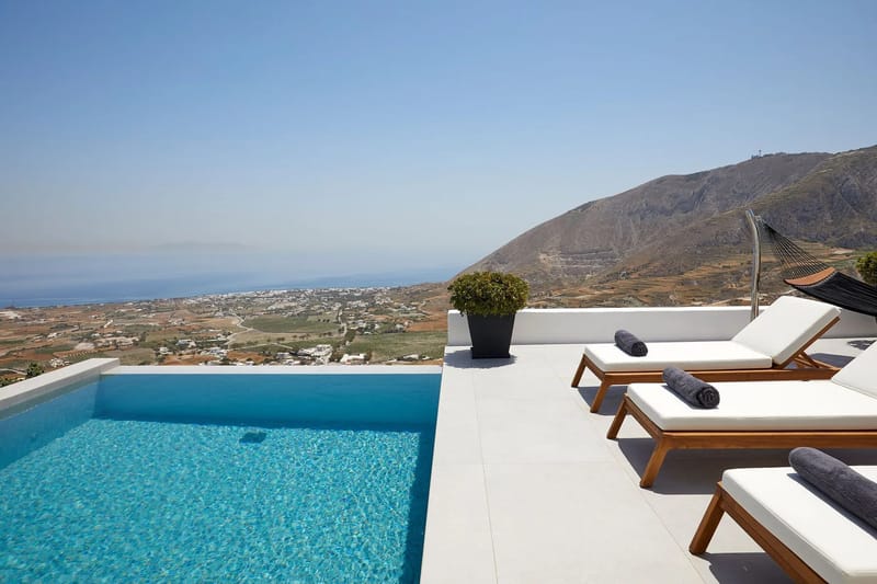 Lagoon Villa in Santorini