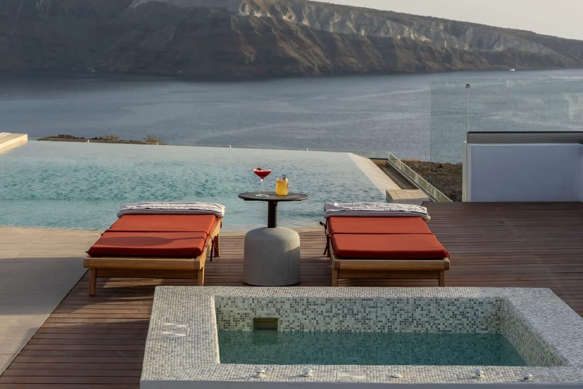 Santorini luxury villa Serenique in Oia - 0