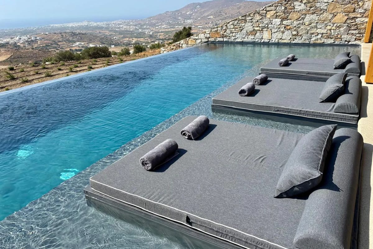 Sadie Villa in Naxos
