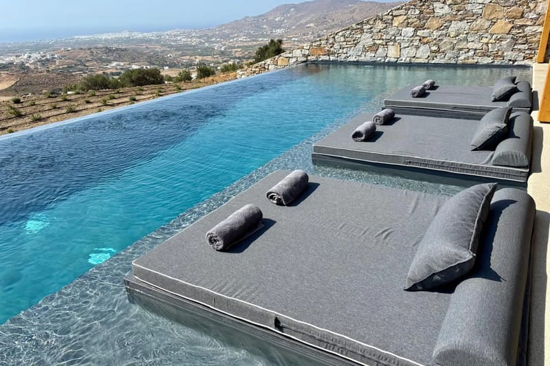Sadie Villa in Naxos