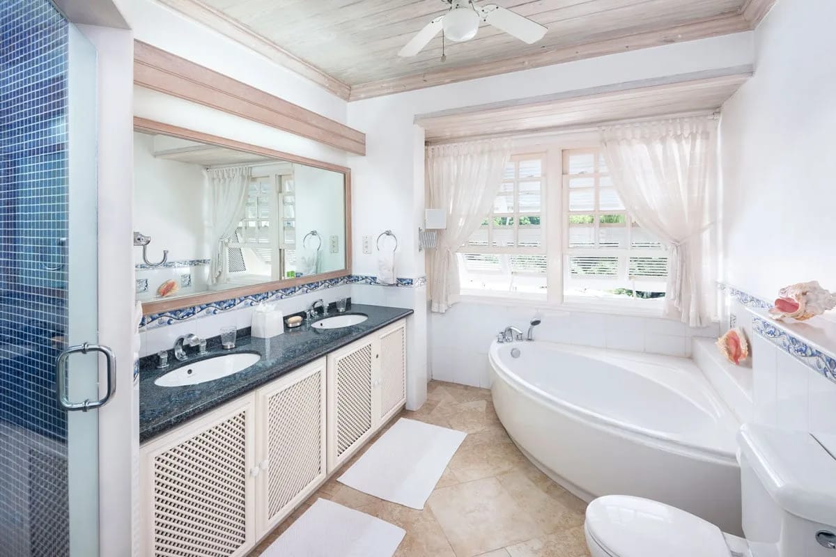 Mahogany Bay – Seashells