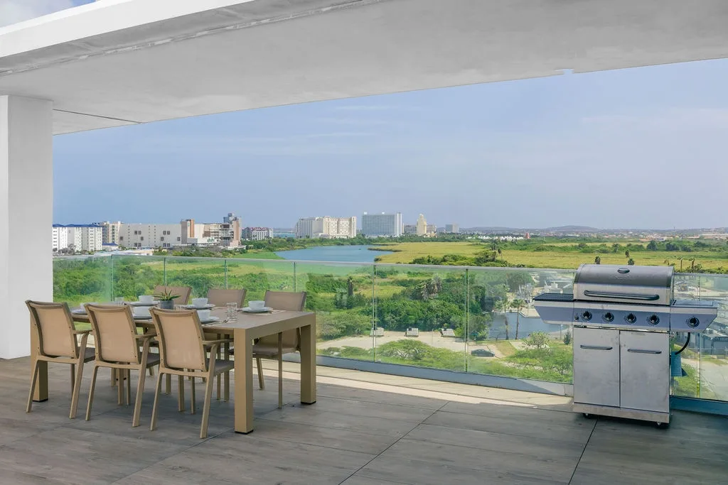 A360.E61- Elegant 3BR Suite with Private Terrace Near Eagle Beach