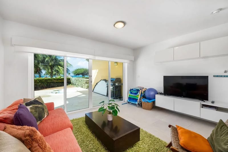 2BS-OC153 - 2BDR Ground-Floor Condo with Terrace