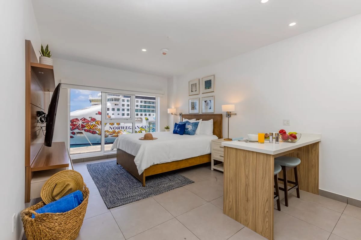 HH-Studio503S - Love Where U Live and Stay, Turquoise view Studio