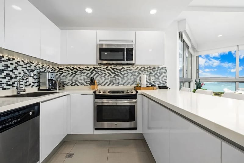 3BS-Azure716 - Modern Oceanfront Getaway Apt. Azure - 716