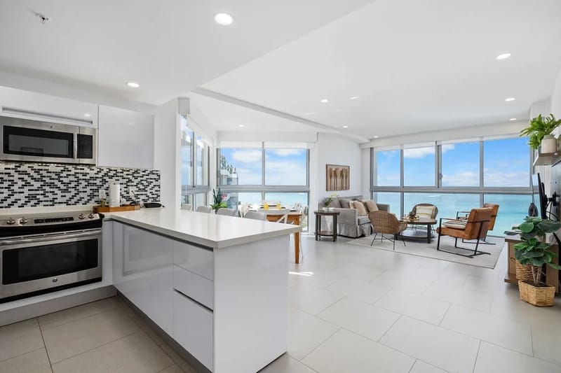 3BS-Azure716 - Modern Oceanfront Getaway Apt. Azure - 716