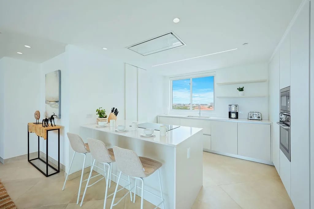 A360.E62- Luxury 3BR Suite with Terrace Near Eagle Beach