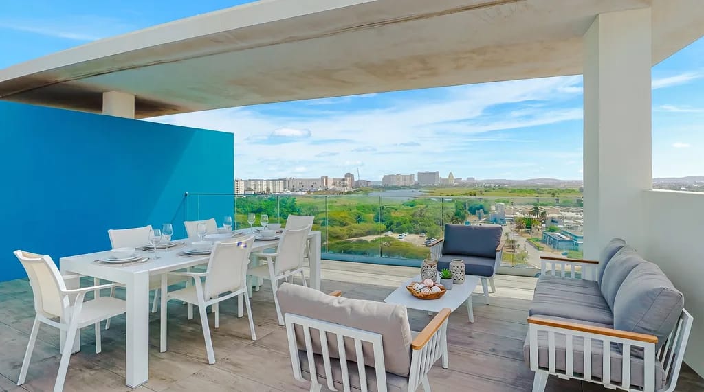 A360.E62- Suite de lujo de 3 dormitorios con terraza cerca de Eagle Beach
