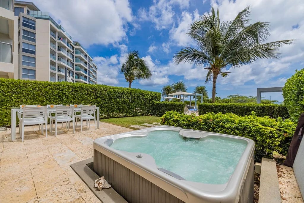 2BSGF-Azure114 - Luxurious Beach Vibes Retreat w/ Private Hot Tub
