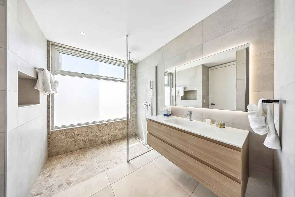 A360.W42 - Elegant 4BR Retreat | Steps to Eagle Beach