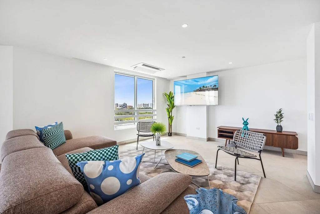 A360.W42 - Elegant 4BR Retreat | Steps to Eagle Beach