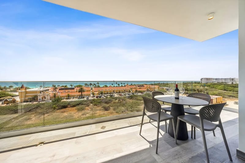 A360.W42 - Elegante refugio de 4 dormitorios | A pocos pasos de Eagle Beach