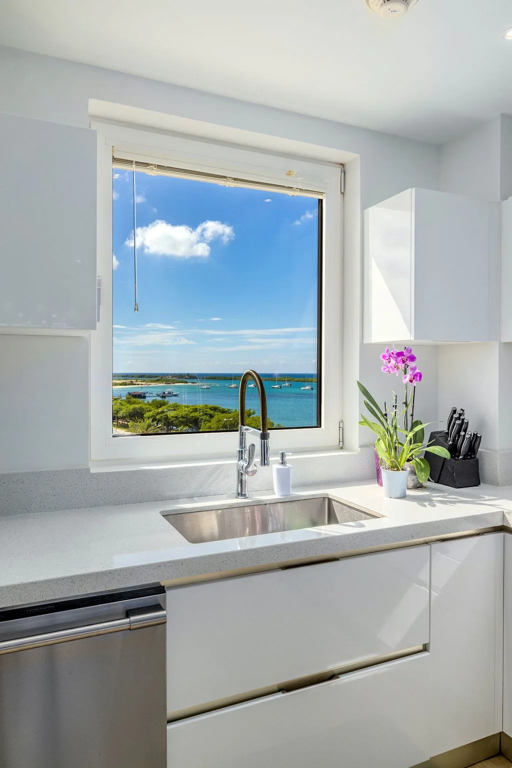 5BPH-Coral15 - Oceanfront Exclusive Penthouse with Stunning Views and Private Pool Home-Theater Included