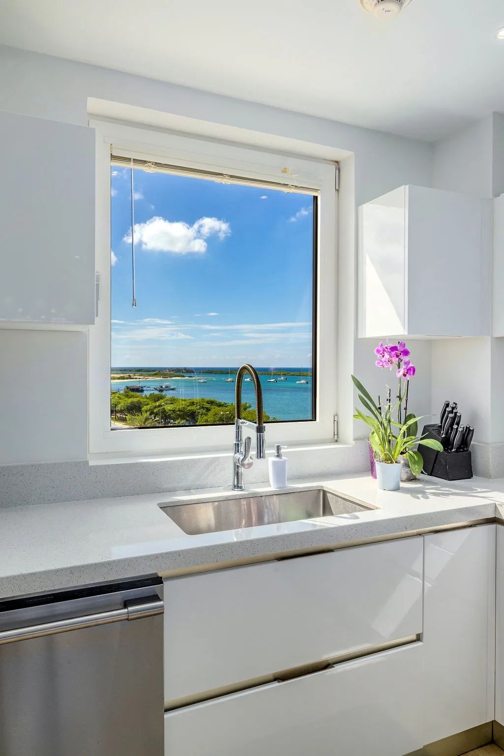 5BPH-Coral15 - Oceanfront Exclusive Penthouse with Stunning Views and Private Pool Home-Theater Included
