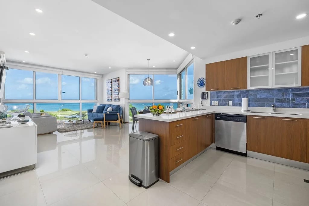 3BS-Blue311 - Let the sea set you free with this 3BDR corner unit