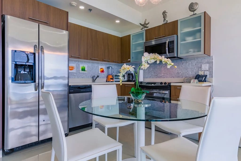 1BS-Blue522 - Bright and Modern Oceanview Getaway 1BDR unit.