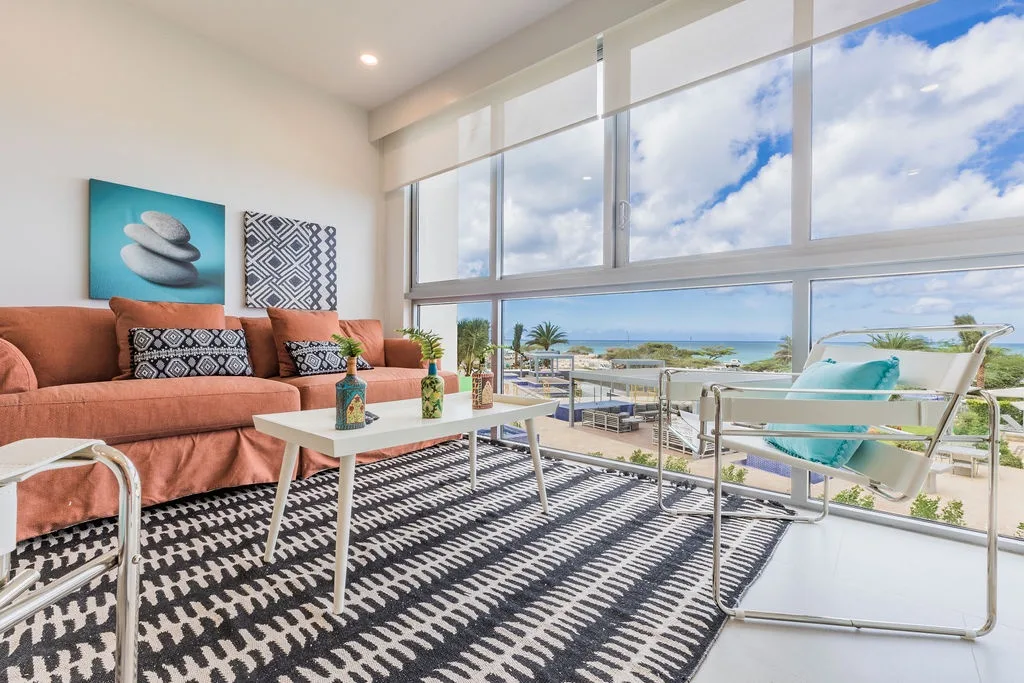 3BS-Azure216 - Vibrante apartamento de 3 dormitorios de estilo moderno de mediados de siglo con vistas al mar